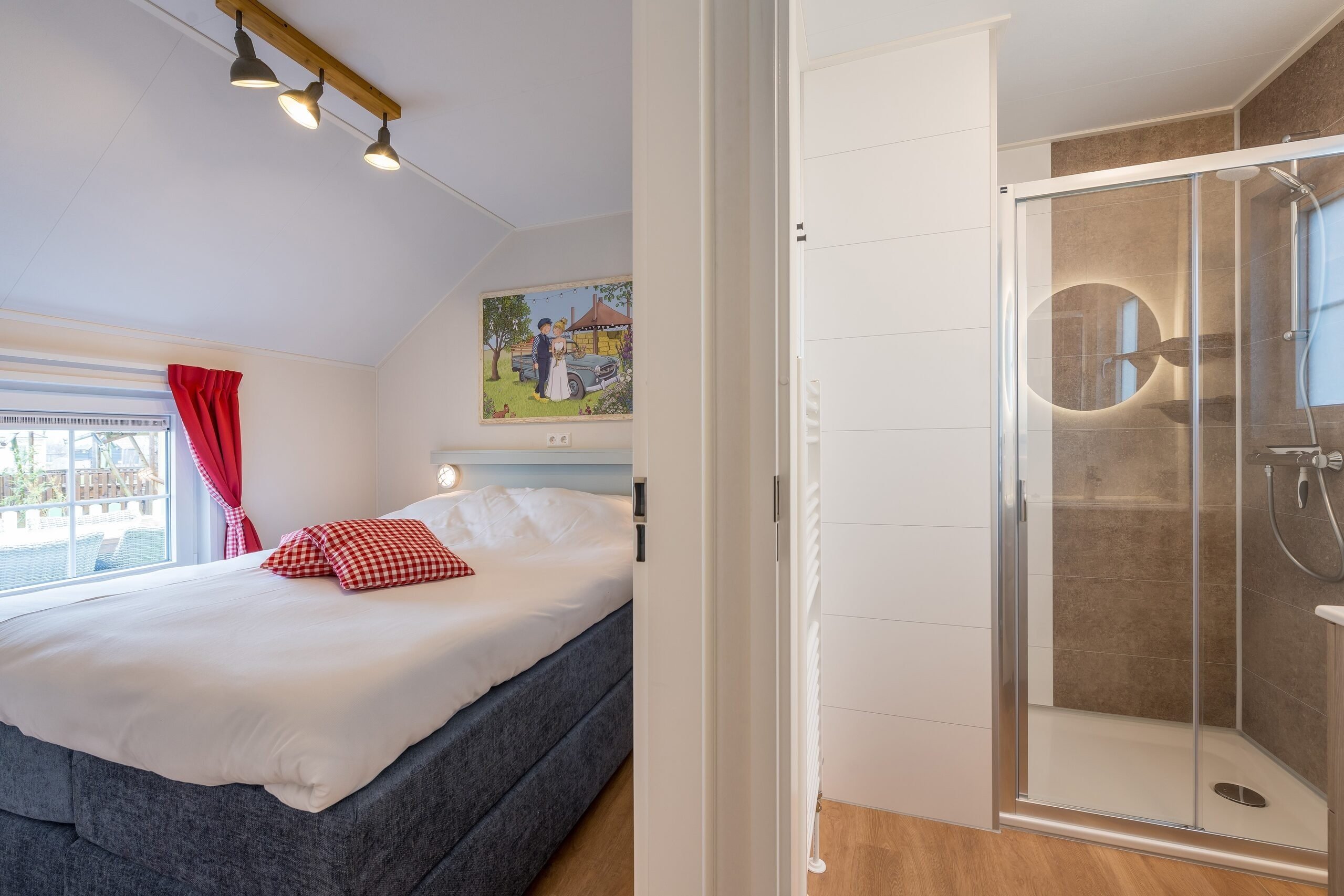 Accommodatie slaapkamer en badkamer familie resort molenwaard
